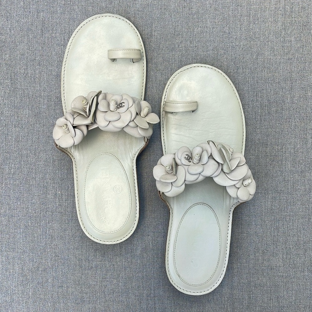 CHANEL Leather Camellia Sandals with Silver CC accents - Picture 4 of 12